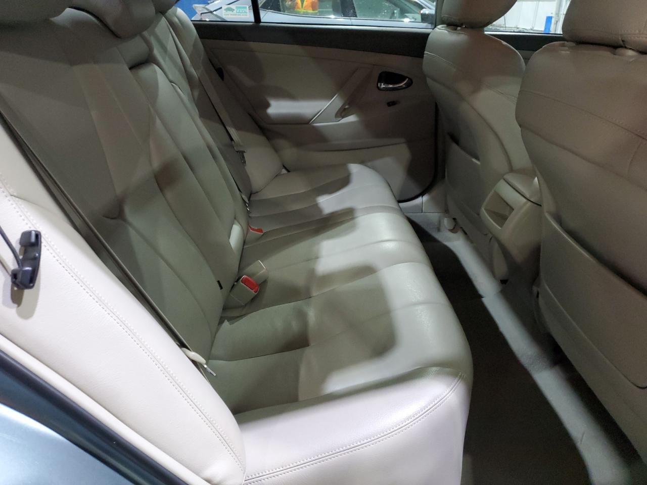 2010 Toyota Camry - Image 10