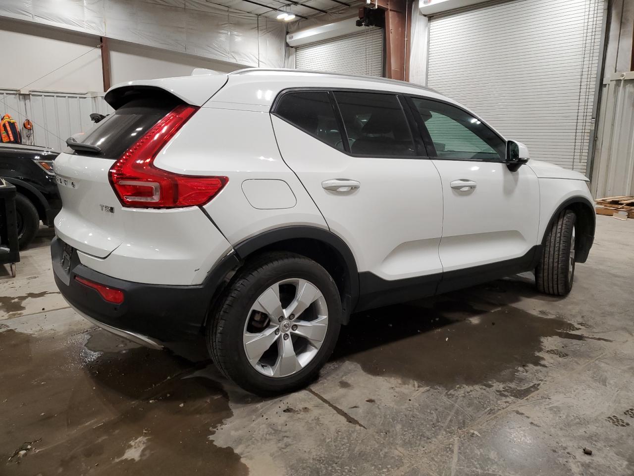 2020 Volvo XC40 - Image 3