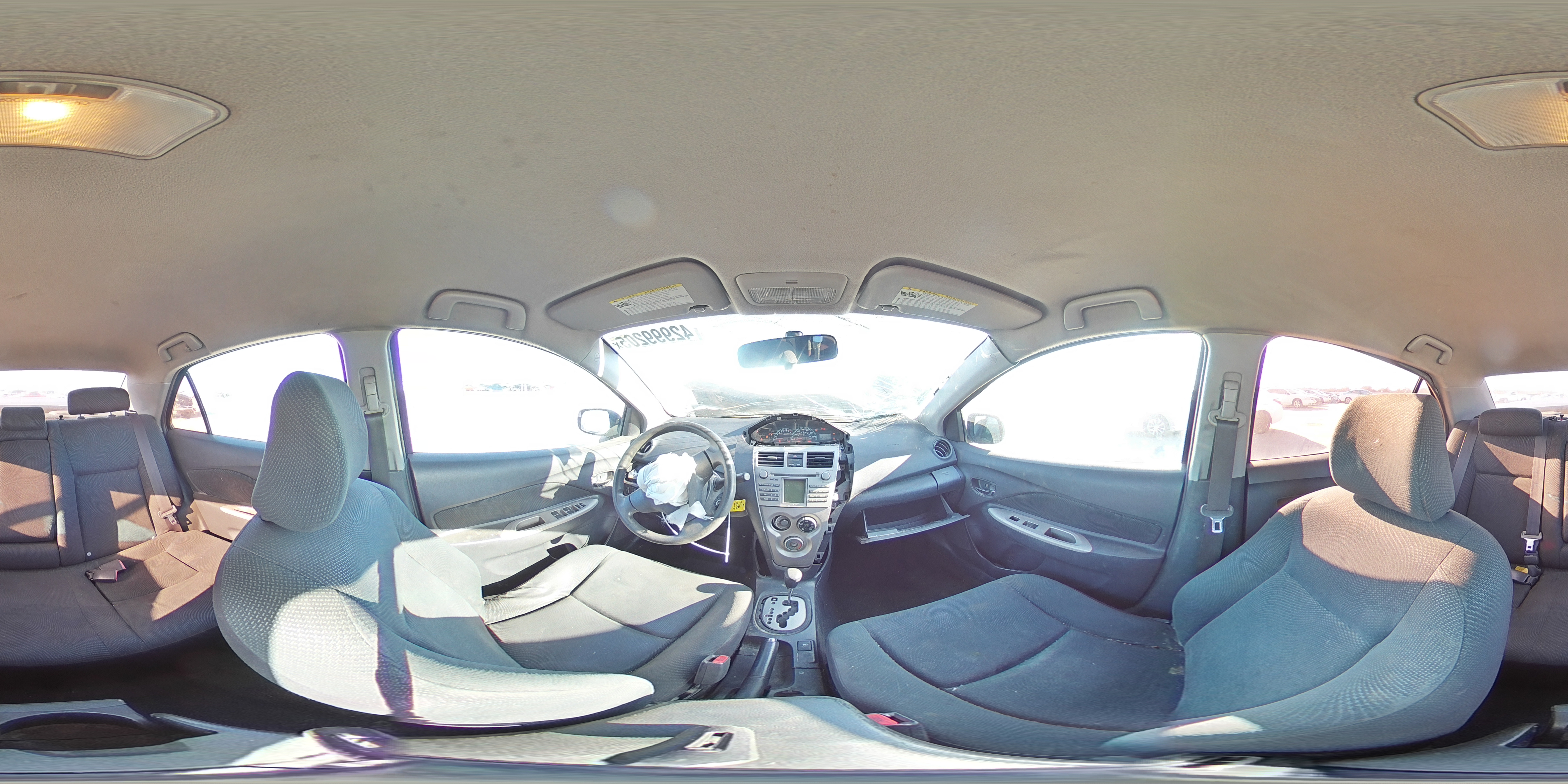 2010 Toyota Yaris - Image 13