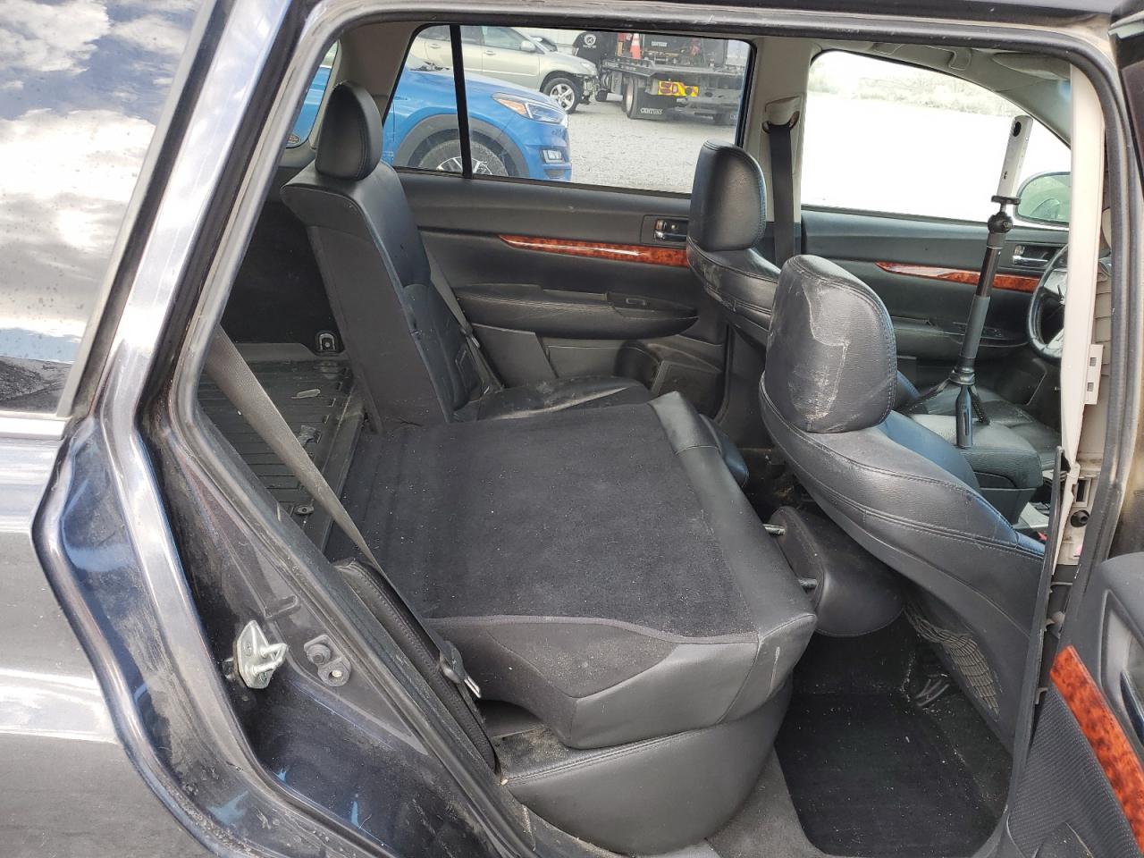 2011 Subaru Outback - Image 10