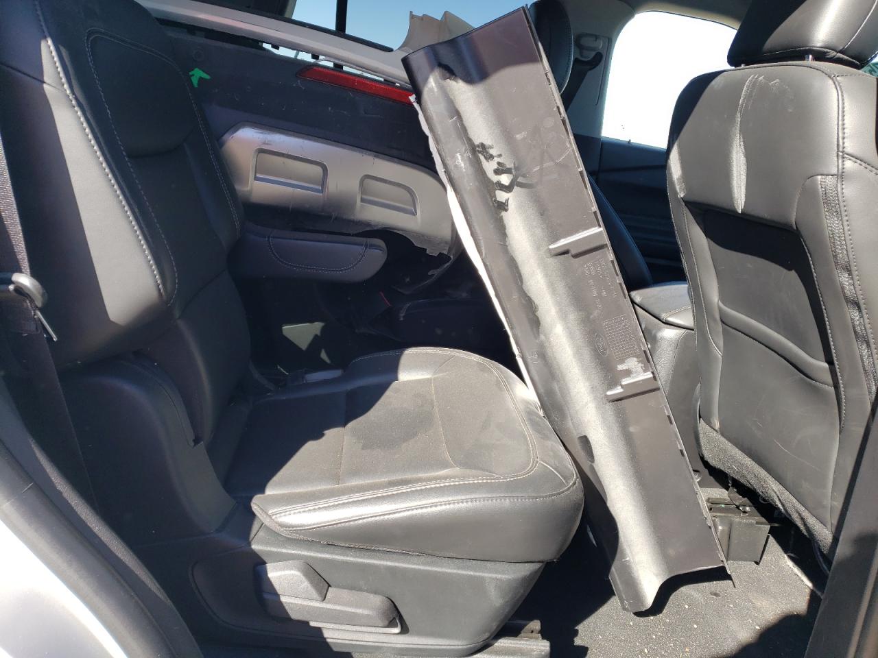 2022 Ford Explorer - Image 11