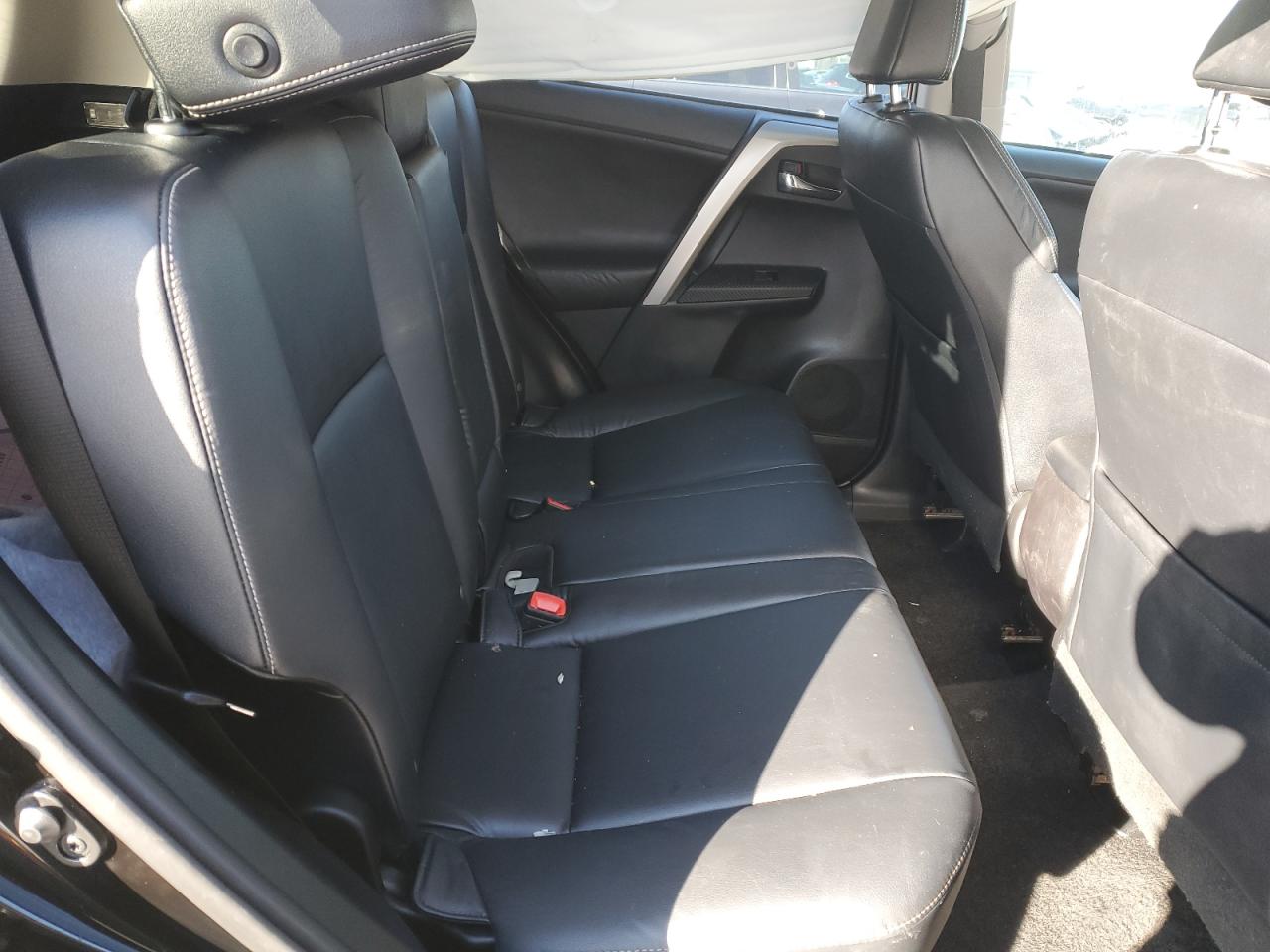 2015 Toyota RAV 4 - Image 11