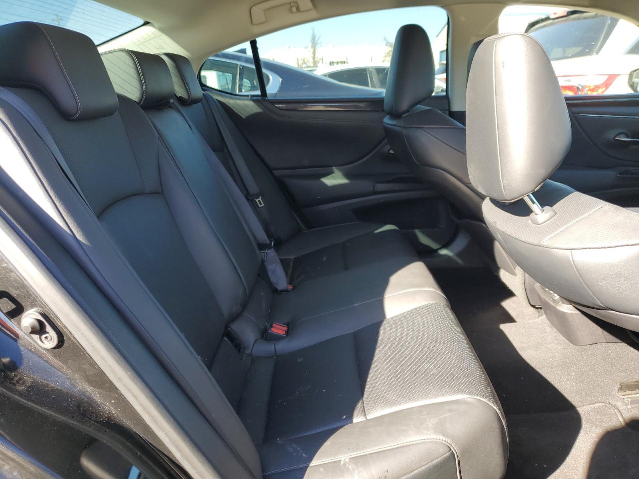 2020 Lexus ES - Image 10