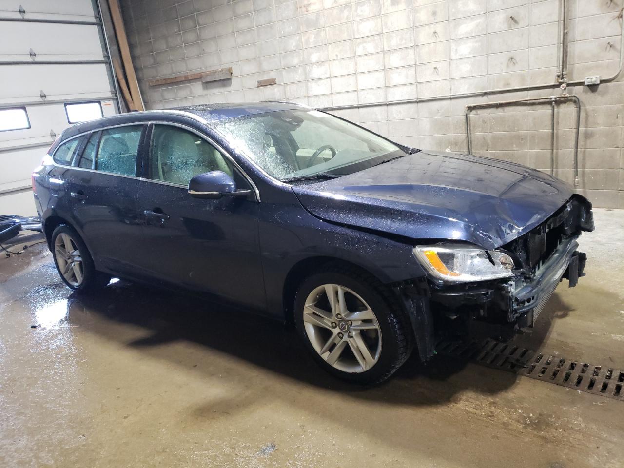 2015 Volvo V60 - Image 4