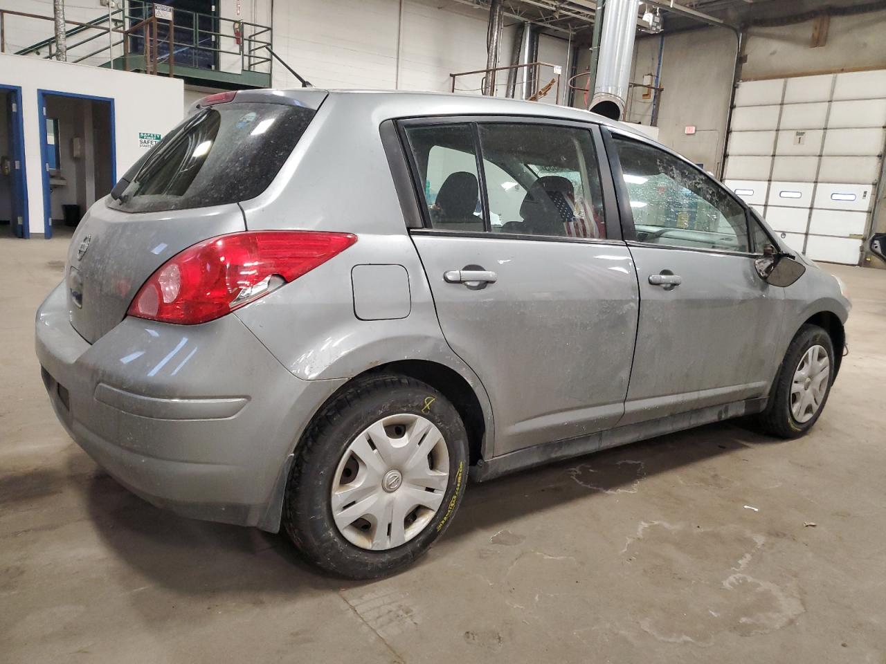 2011 Nissan Versa - Image 3