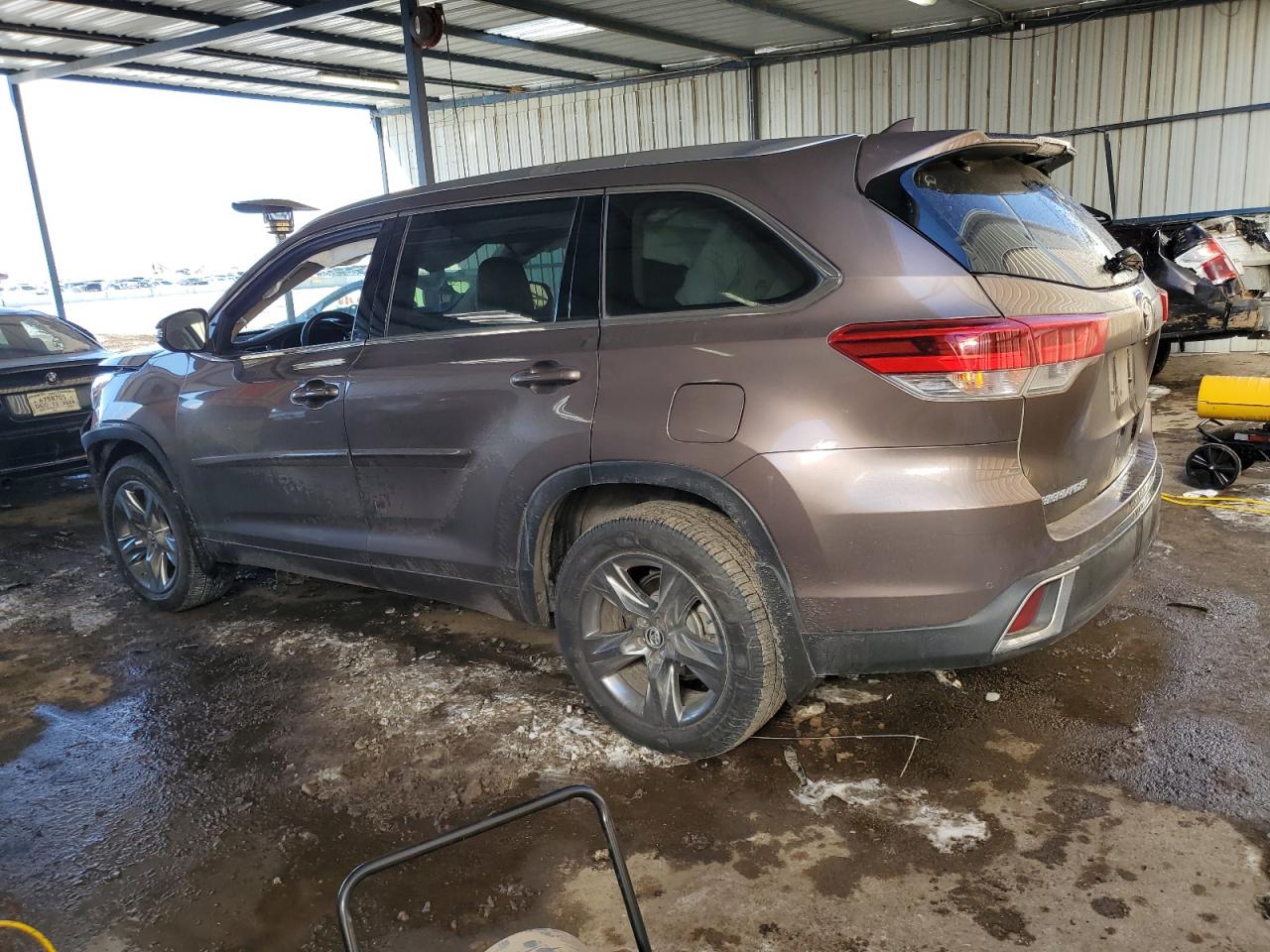 2017 Toyota Highlander - Image 2