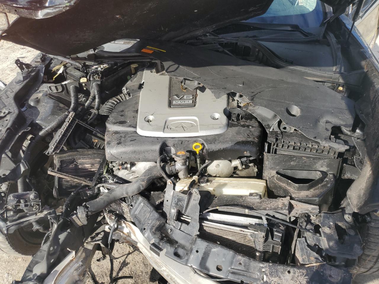 2012 Infiniti M - Image 11