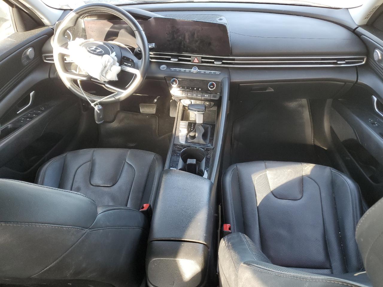 2021 Hyundai Elantra - Image 8