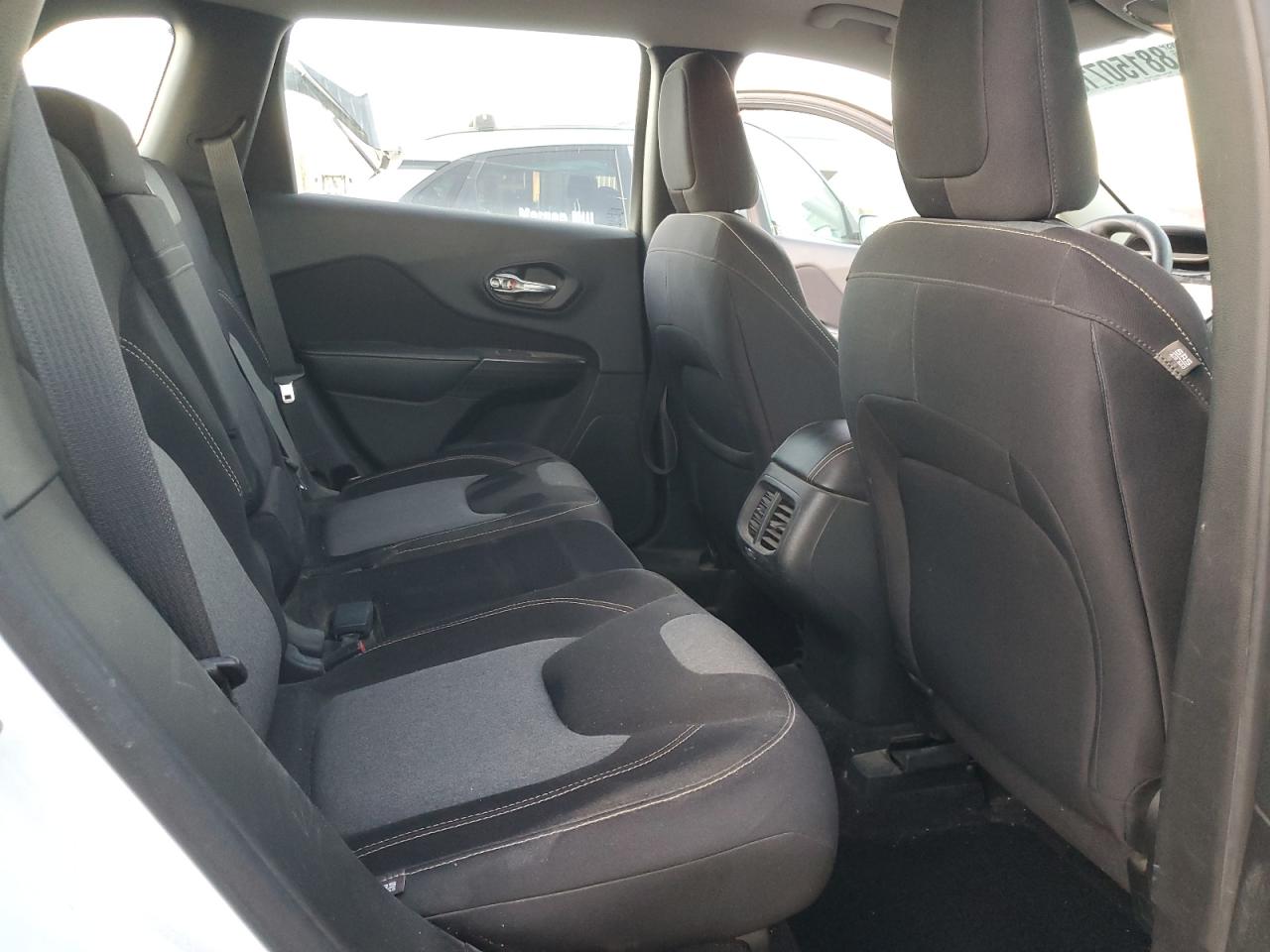 2015 Jeep Grand Cherokee - Image 11