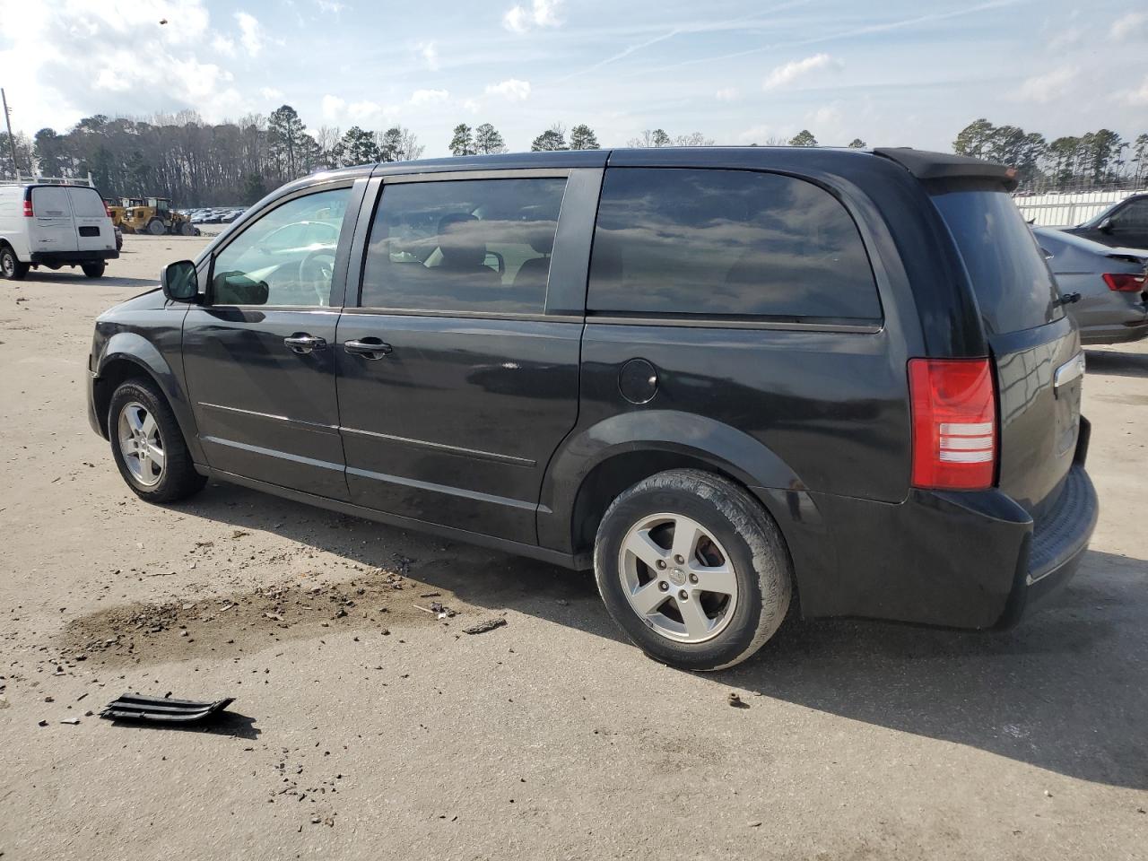 2010 Dodge Caravan - Image 2