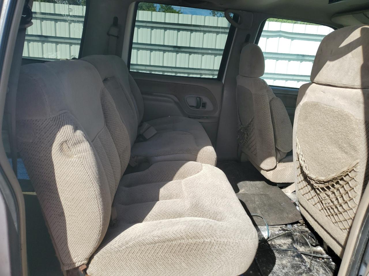 1999 Chevrolet Suburban - Image 11