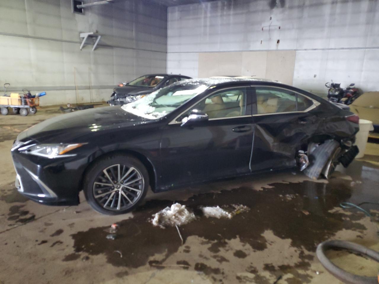 2022 Lexus ES - Image 1