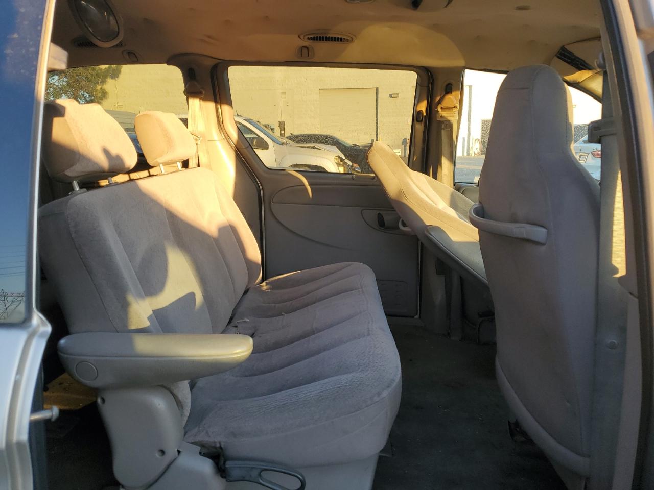 2002 Dodge Grand Caravan Sport VIN: 2B4GP44392R705388 Lot: 88171495