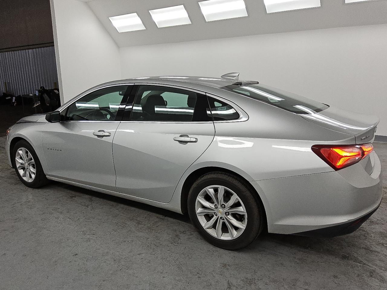 2022 Chevrolet Malibu - Image 2
