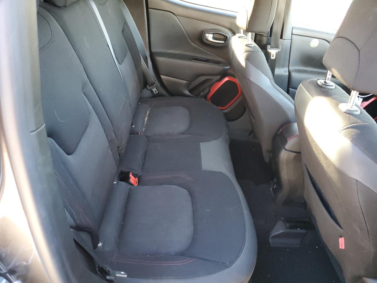 2017 Jeep Renegade - Image 10