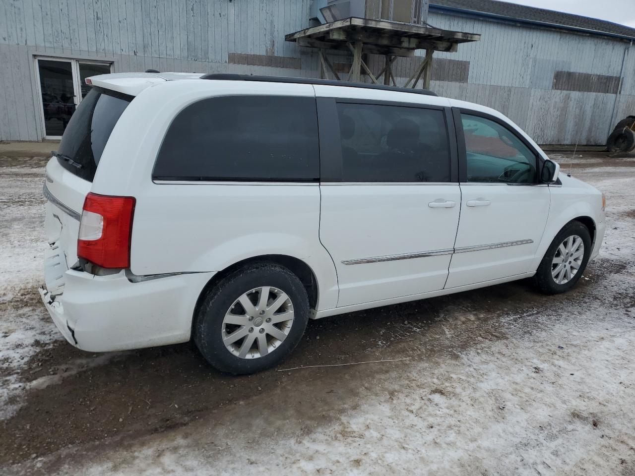 2016 Chrysler Town & Country - Image 3