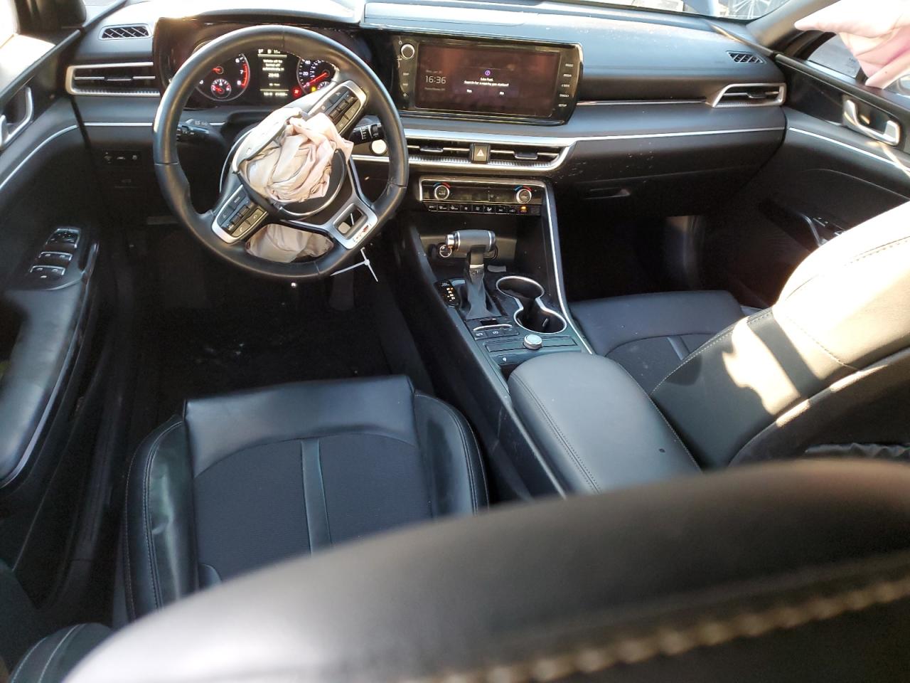 2022 Kia K5 - Image 8