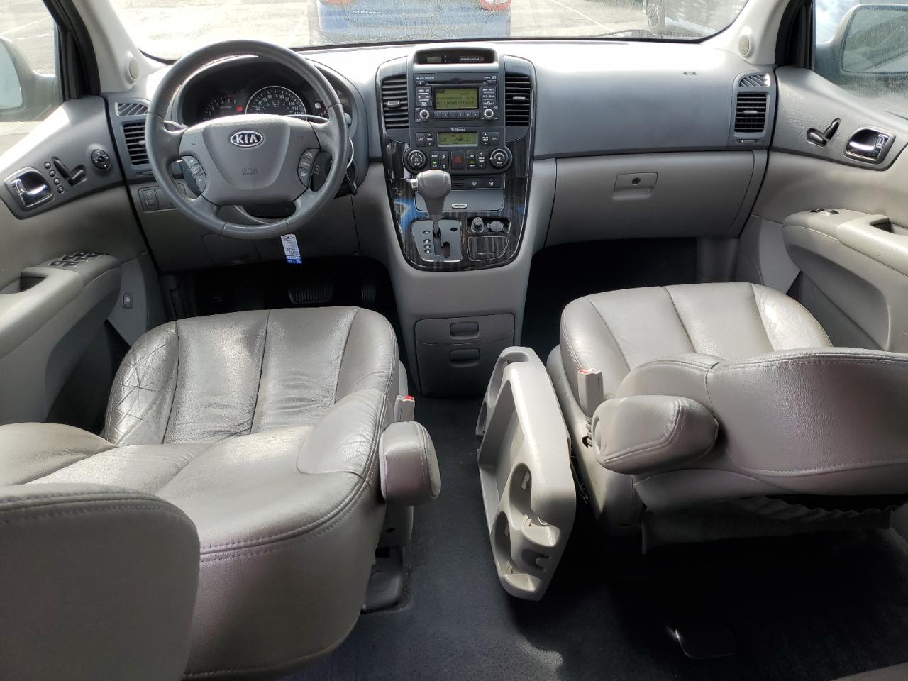 2011 Kia Sedona - Image 8