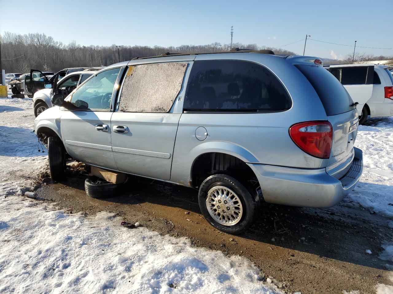 2004 Chrysler Town & Country - Image 2