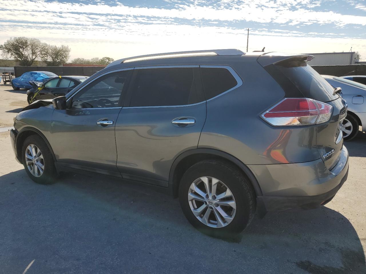 2016 Nissan Rogue - Image 2