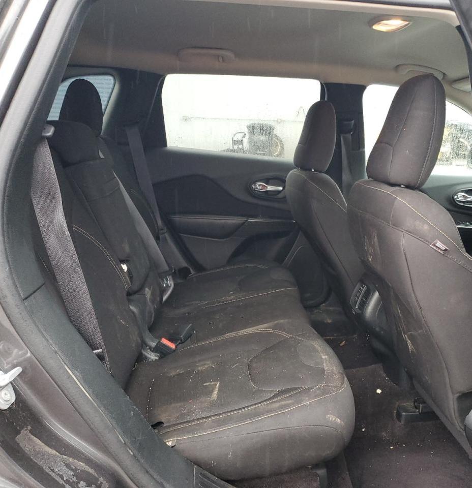 2016 Jeep Grand Cherokee - Image 12