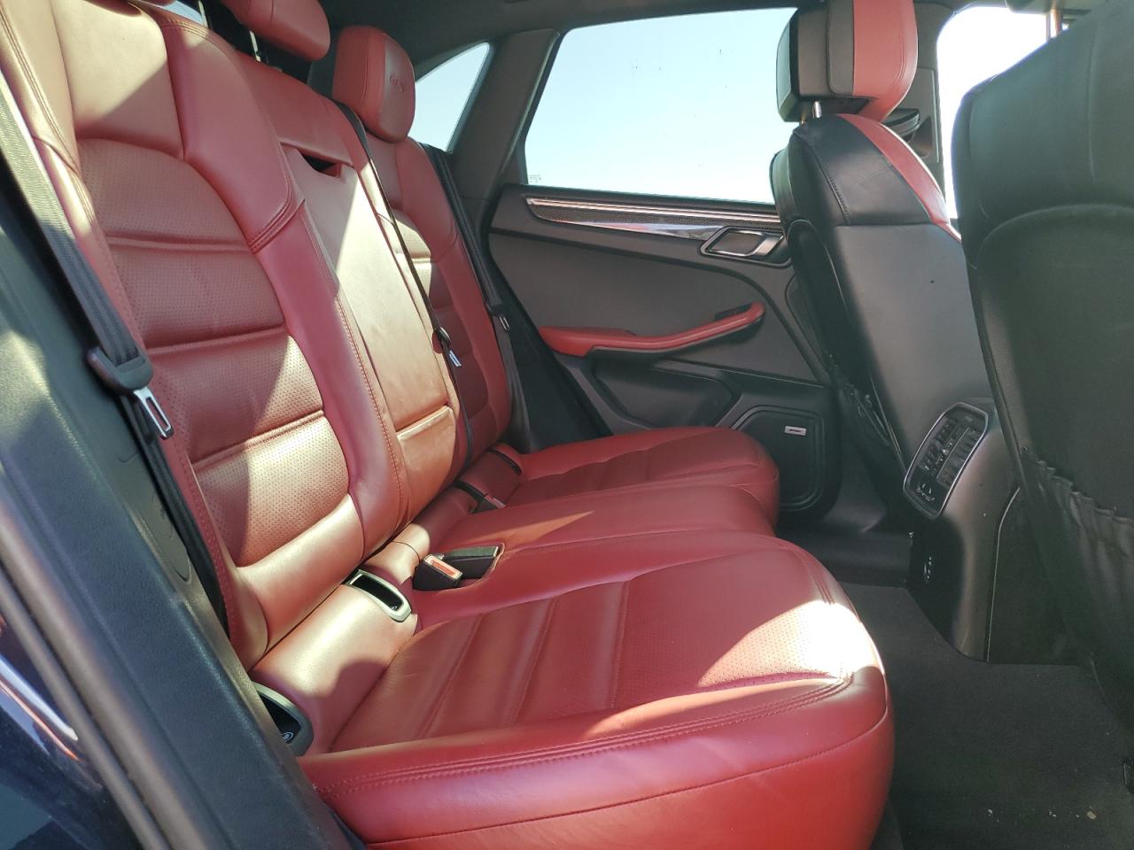 2021 Porsche Macan - Image 10