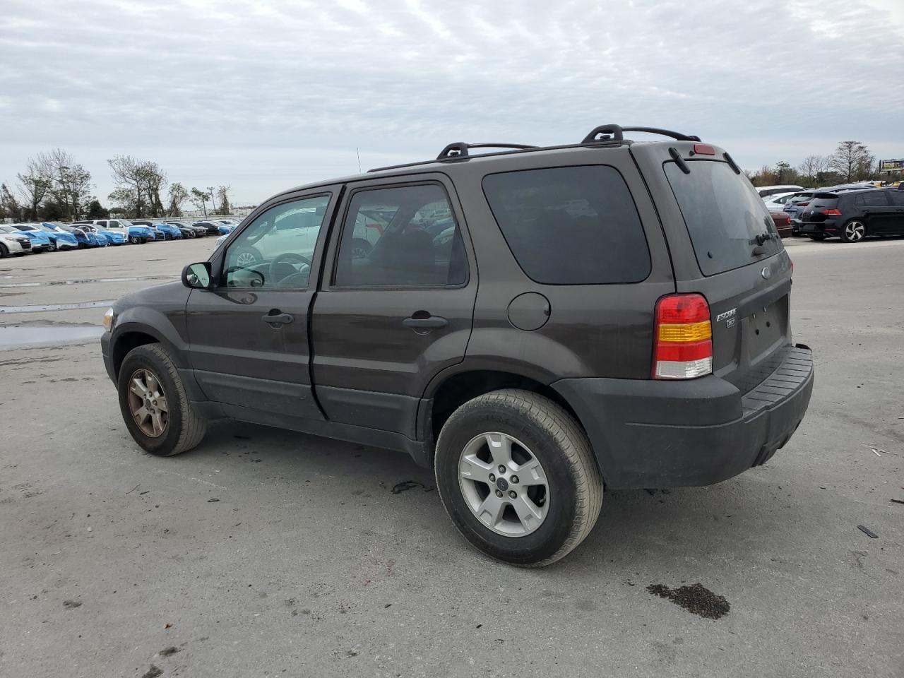 2007 Ford Escape - Image 2