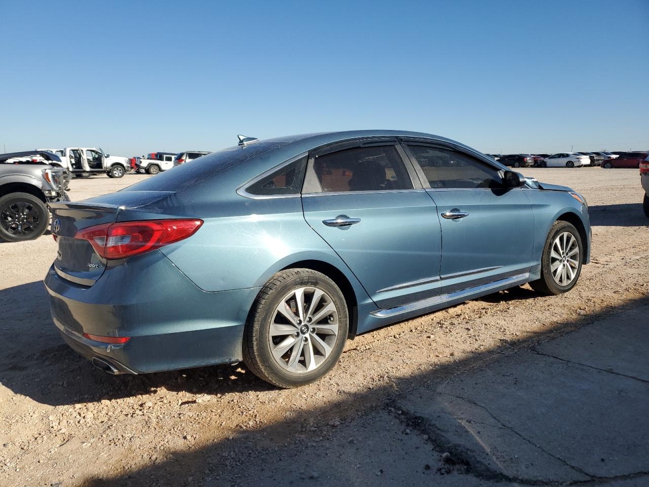 2015 Hyundai Sonata - Image 3
