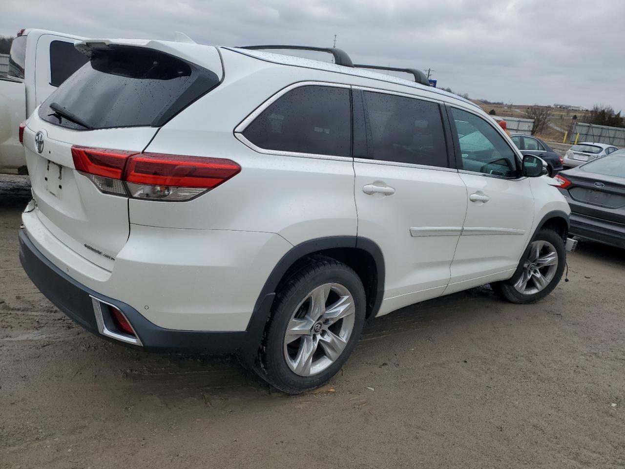 2019 Toyota Highlander - Image 3