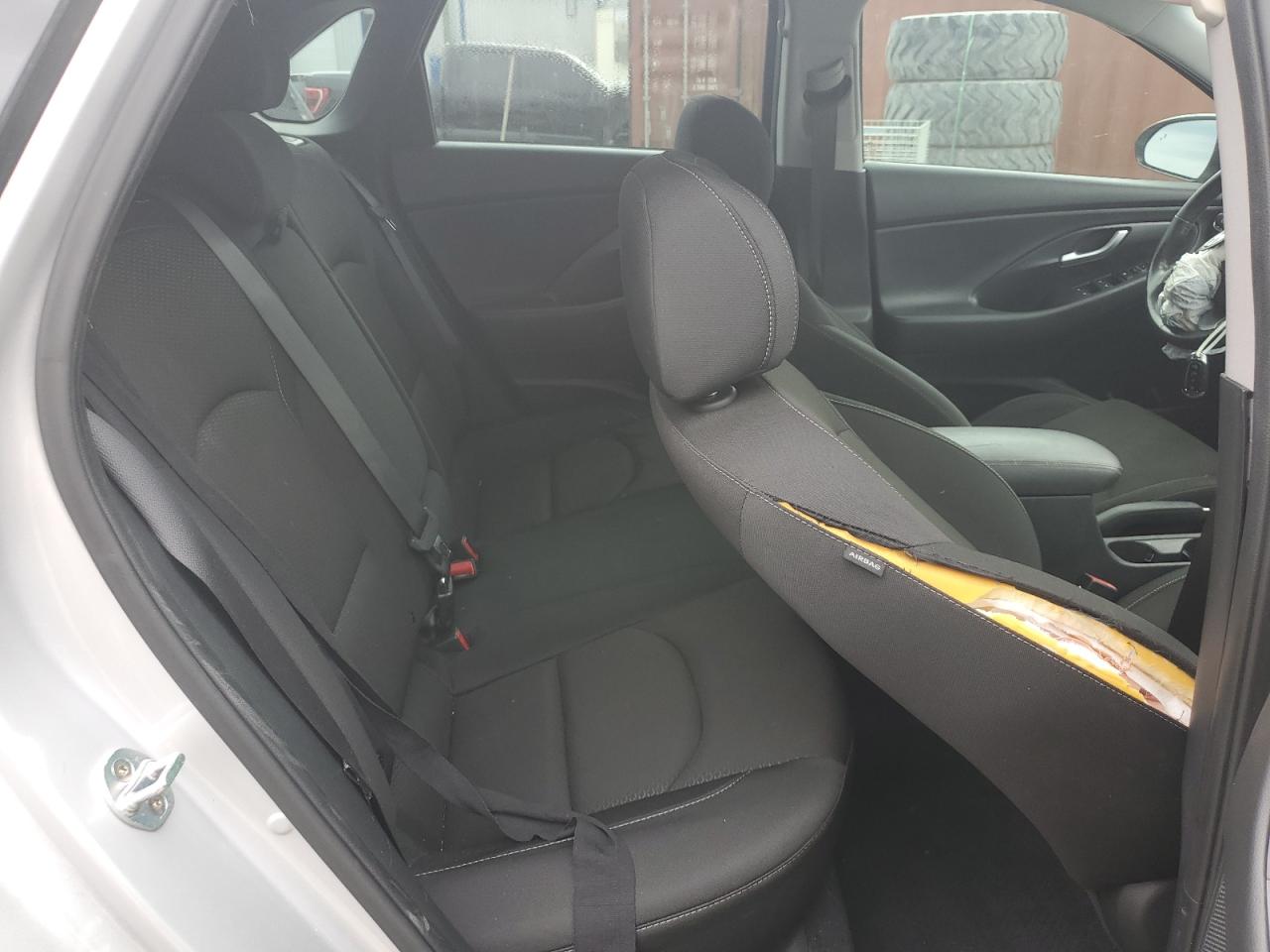 2018 Hyundai Elantra - Image 10