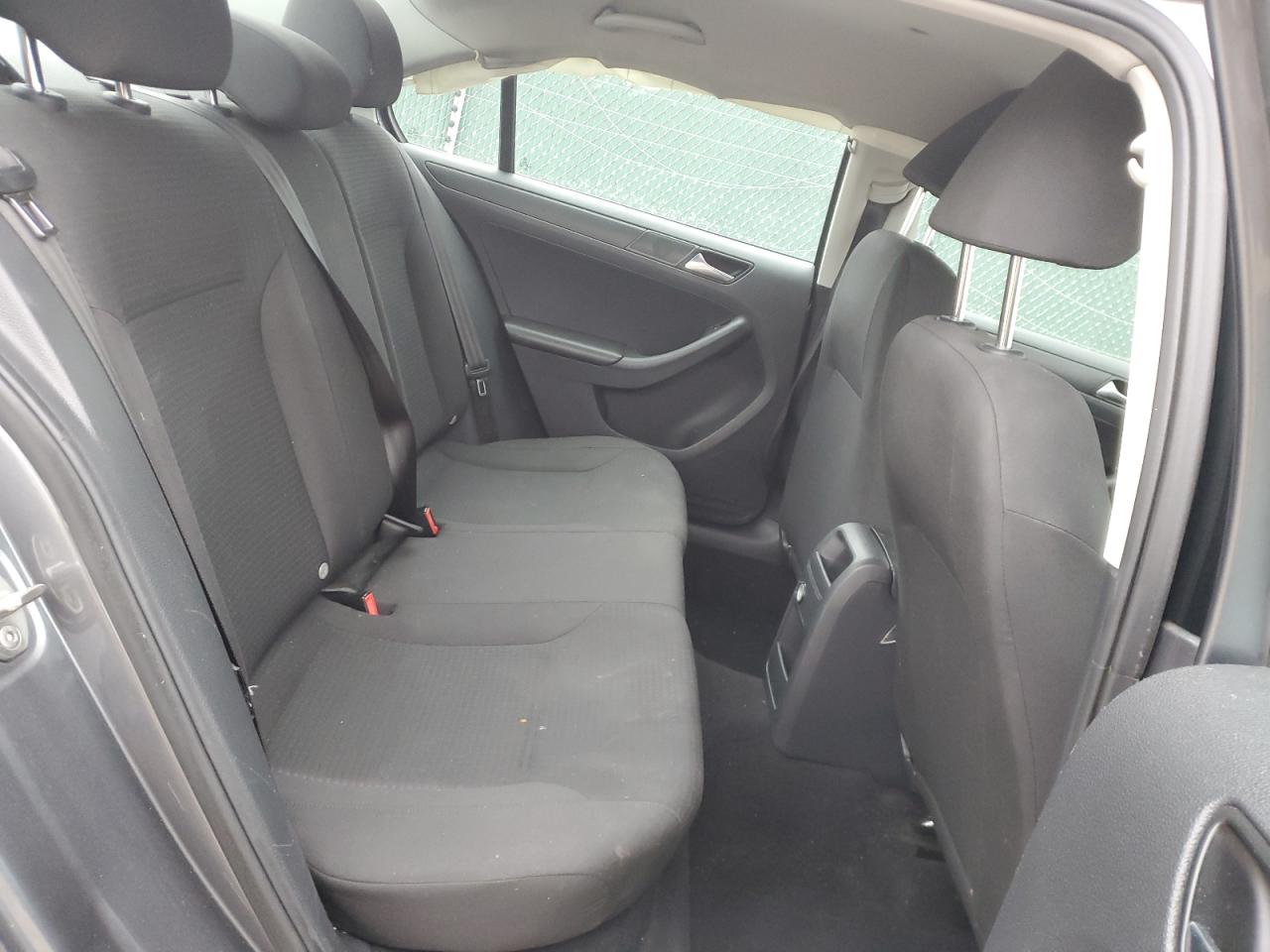 2015 Volkswagen Jetta - Image 10