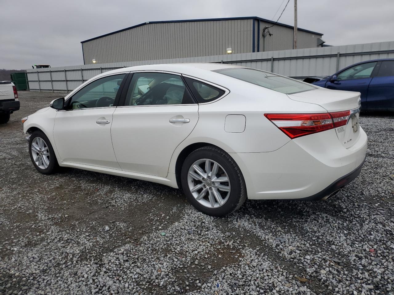 2014 Toyota Avalon - Image 2