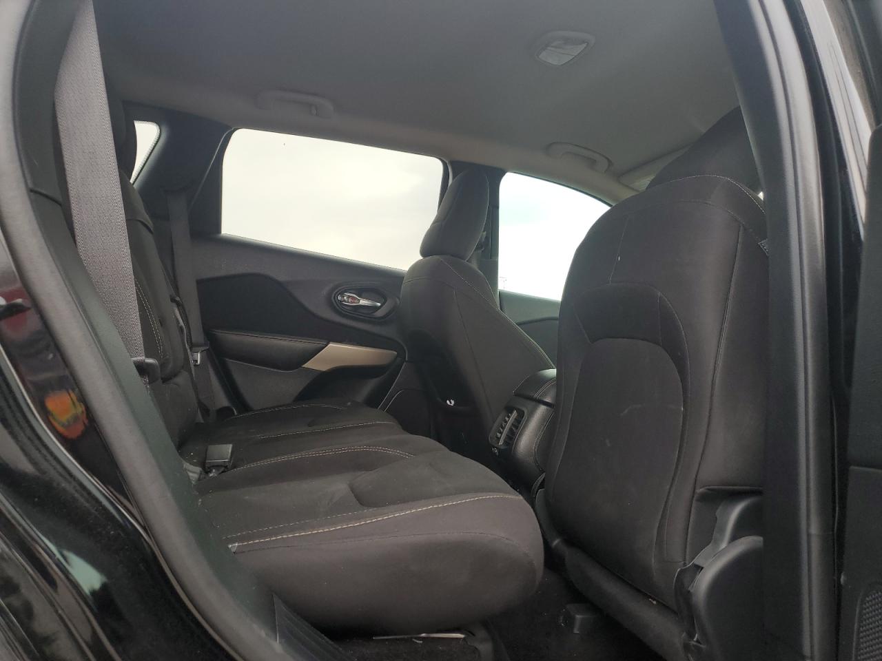 2017 Jeep Grand Cherokee - Image 11