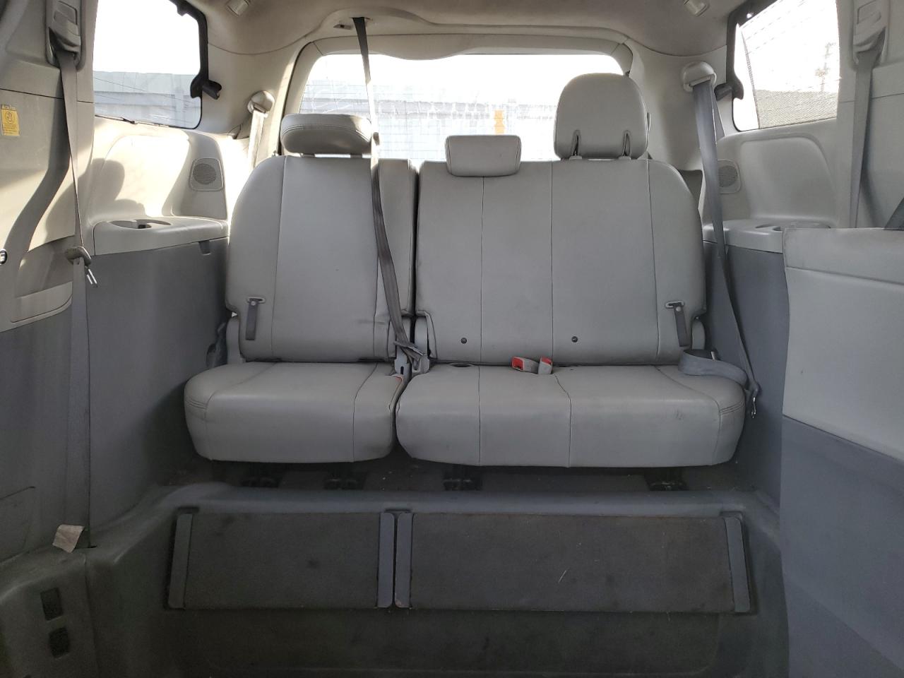 2011 Toyota Sienna - Image 10
