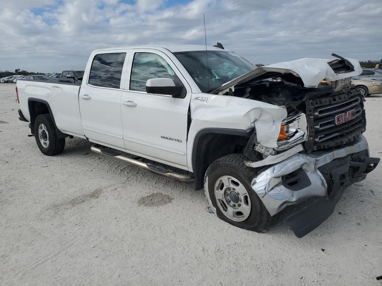 2017 GMC Sierra - Image 4