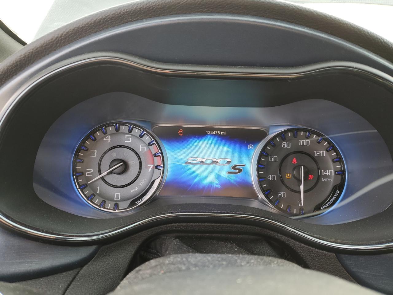 2015 Chrysler 200 - Image 9