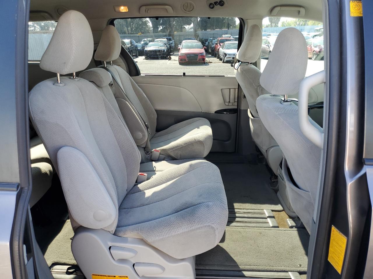 2012 Toyota Sienna - Image 11