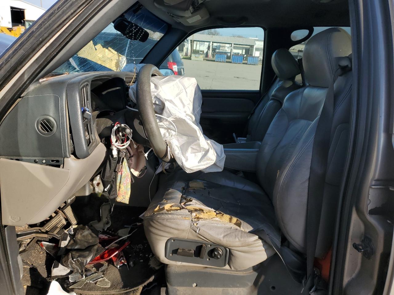 2001 Chevrolet Tahoe C1500 VIN: 1GNEC13TX1J236201 Lot: 88360215