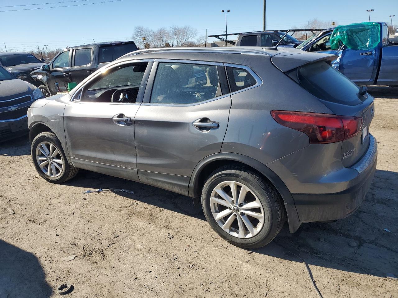 2019 Nissan Rogue - Image 2