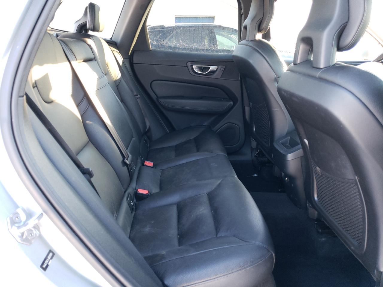 2018 Volvo XC60 - Image 11