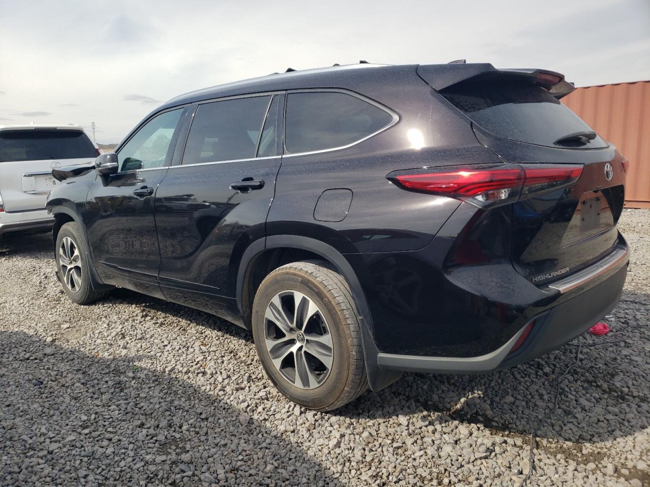2020 Toyota Highlander - Image 2