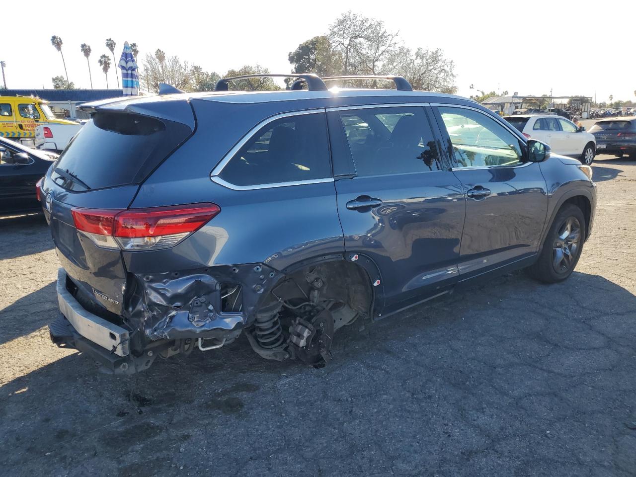 2017 Toyota Highlander - Image 3