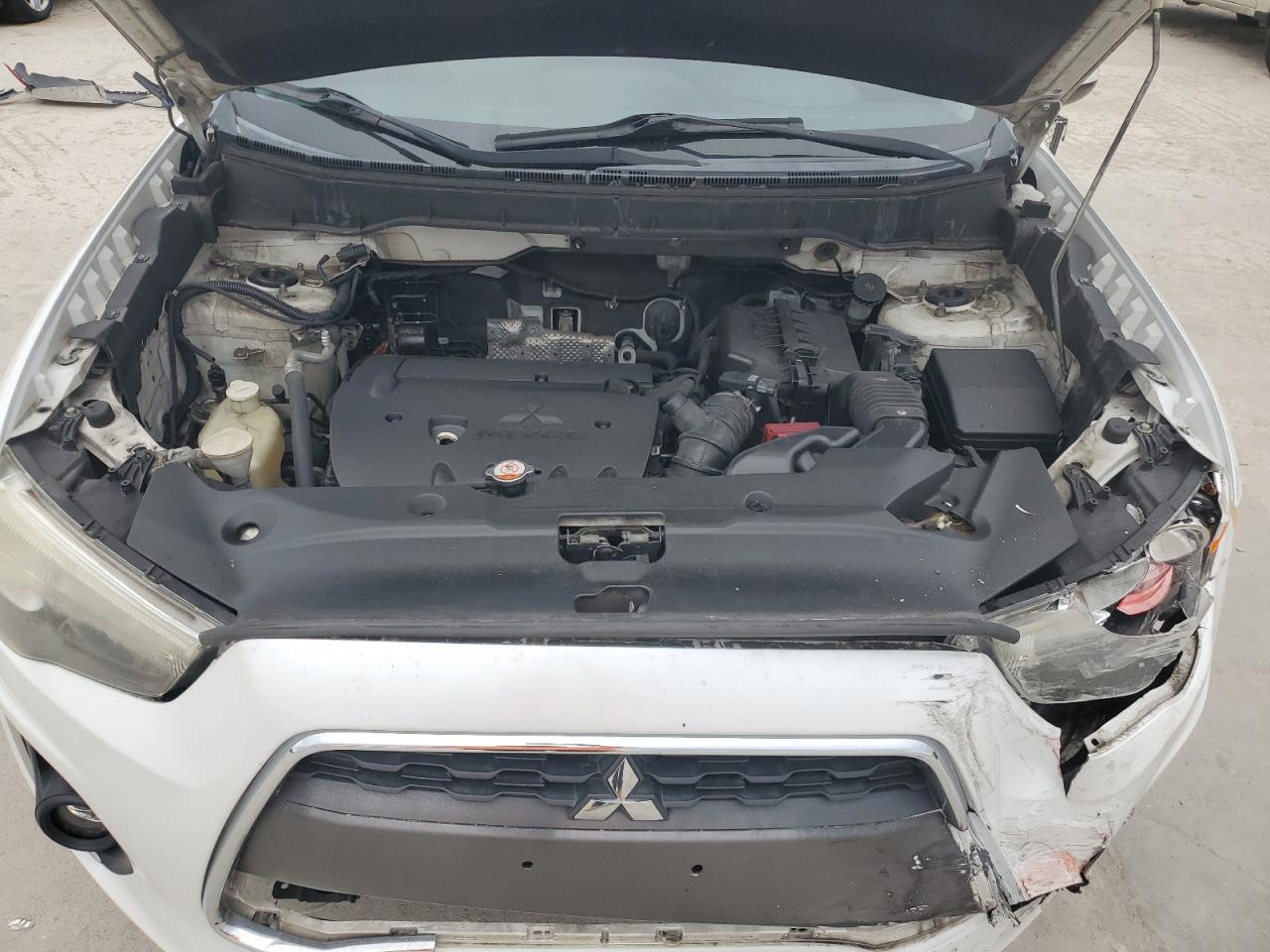 2013 Mitsubishi Outlander - Image 12