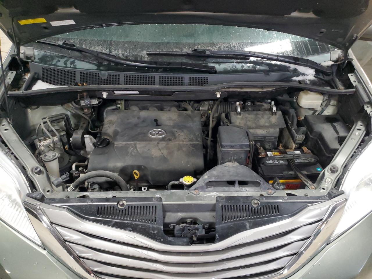 2011 Toyota Sienna - Image 12