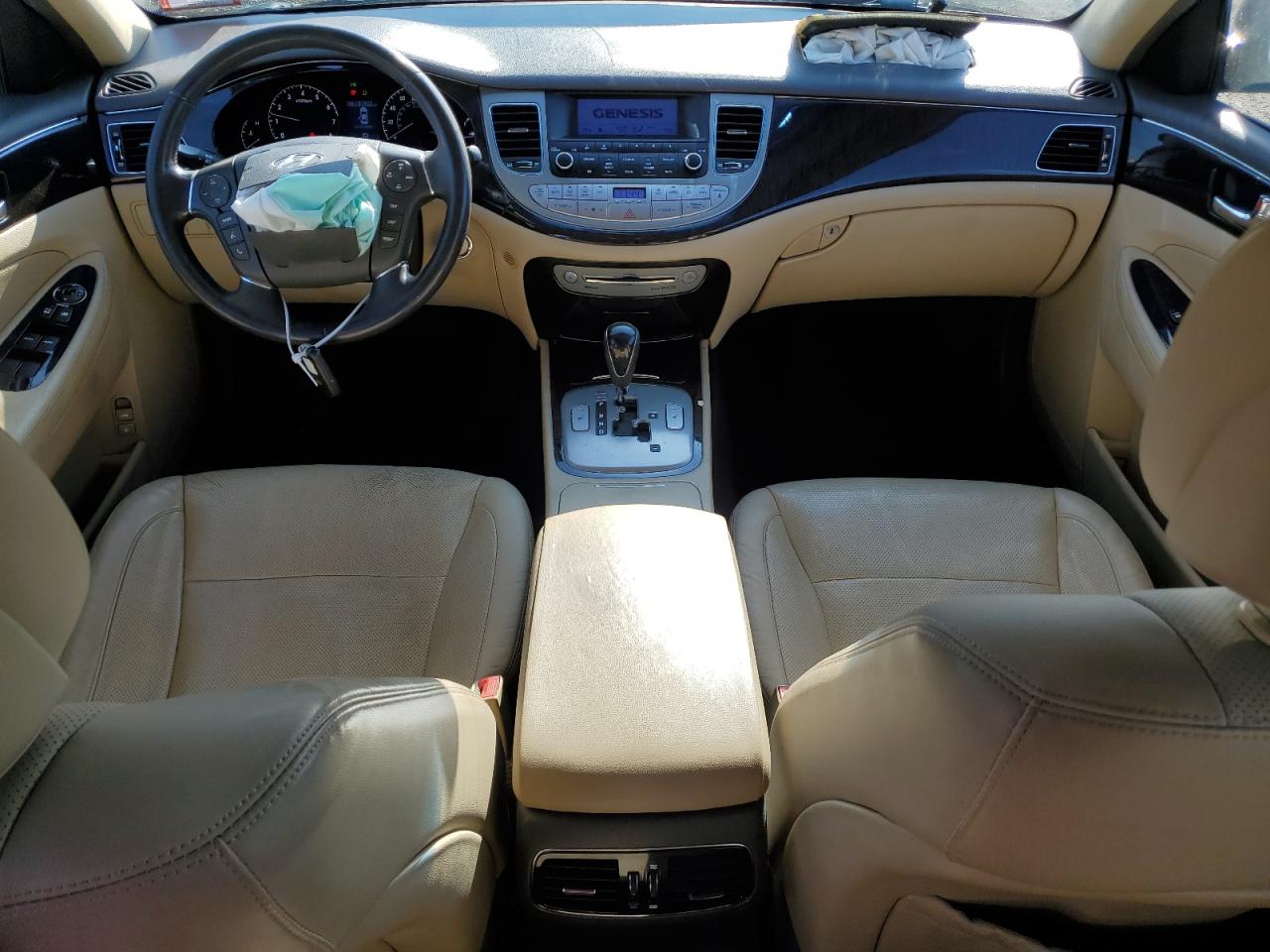 2011 Hyundai Genesis - Image 8