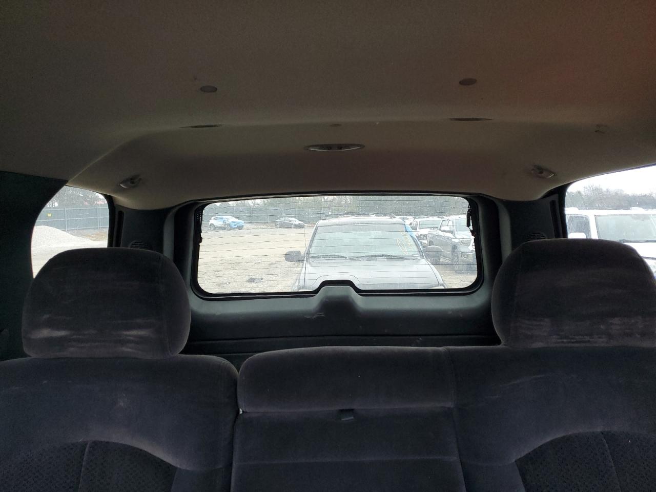 2002 Chevrolet Tahoe - Image 10