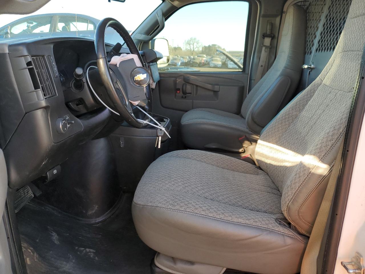 2017 Chevrolet Express - Image 7