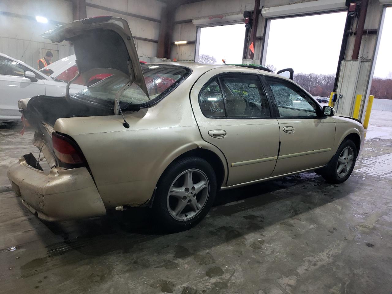 1998 Nissan Maxima - Image 3