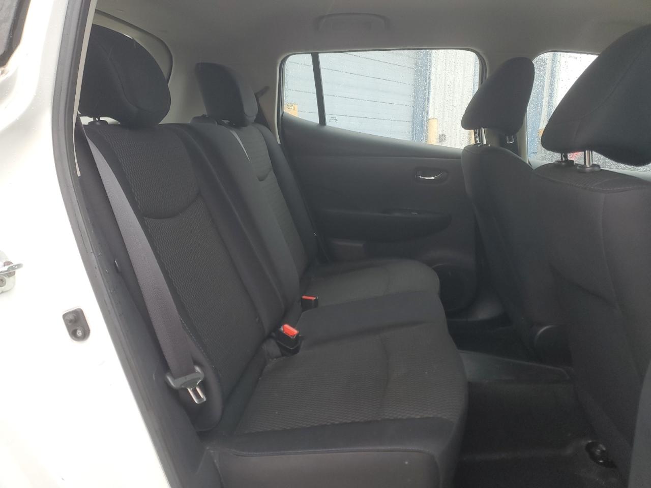 2015 Nissan Leaf - Image 10