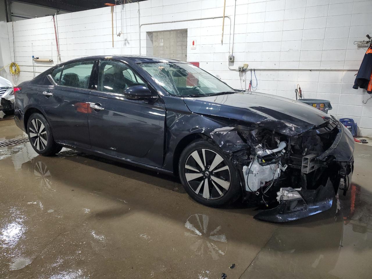 2019 Nissan Altima - Image 4